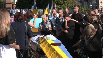 «Пройшов Іловайський котел, захищав Дебальцеве». З Русланом Корейком попрощалися в Костополі «Пройшов Іловайський котел, захищав Дебальцеве». З Русланом Корейком попрощалися в Костополі
