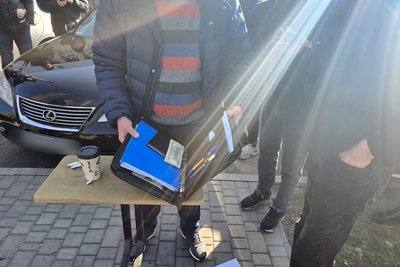 За 5 тисяч доларів обіцяв вплинути на суддю: в Одесі адвоката підозрюють у хабарництві За 5 тисяч доларів обіцяв вплинути на суддю: в Одесі адвоката підозрюють у хабарництві