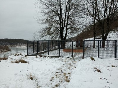 Місце у селі Шарівка, що на Хмельниччині, де під час Другої світової війни розстрілювали євреїв Місце у селі Шарівка, що на Хмельниччині, де під час Другої світової війни розстрілювали євреїв