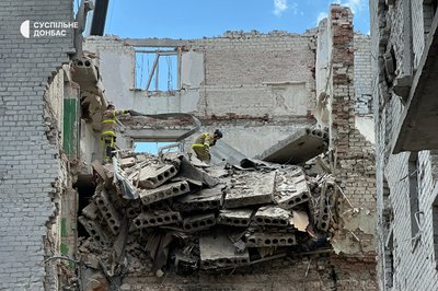 У Краматорську рятувальники шукають людину під завалами У Краматорську рятувальники шукають людину під завалами