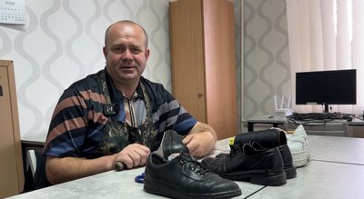 Безкоштовно ремонтує взуття людям у скрутному становищі майстер на Рівненщині Безкоштовно ремонтує взуття людям у скрутному становищі майстер на Рівненщині