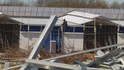 У Хмельницькому ріжуть на метал один з речових ринків У Хмельницькому ріжуть на метал один з речових ринків