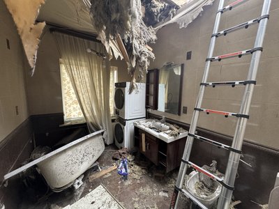 “Забіг у спальню — діти живі”: очевидці про влучання “Молнії” в приватний будинок у Сумах “Забіг у спальню — діти живі”: очевидці про влучання “Молнії” в приватний будинок у Сумах