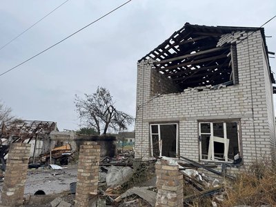 "Прилетіло в сусідній будинок, а пошкодило мій". Як живе прифронтове Покровське на Дніпропетровщині "Прилетіло в сусідній будинок, а пошкодило мій". Як живе прифронтове Покровське на Дніпропетровщині