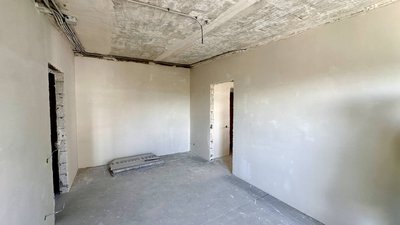 Замінили пошкоджену покрівлю: у Вишгороді відновлюють 5-поверхівку, пошкоджену ракетою РФ Замінили пошкоджену покрівлю: у Вишгороді відновлюють 5-поверхівку, пошкоджену ракетою РФ
