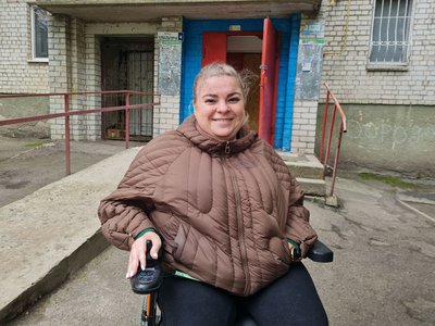 У Житомирі в багатоповерхівках встановлюють електропідйомники для людей на кріслах колісних У Житомирі в багатоповерхівках встановлюють електропідйомники для людей на кріслах колісних