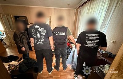 Військового з Одещини судитимуть за підозрою у СЗЧ, зберіганні зброї та наркотиків Військового з Одещини судитимуть за підозрою у СЗЧ, зберіганні зброї та наркотиків