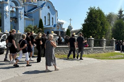 Їх вбила російська ракета: на Київщини попрощалися з вихователькою Наталією Гайовою, її синами та братом Їх вбила російська ракета: на Київщини попрощалися з вихователькою Наталією Гайовою, її синами та братом
