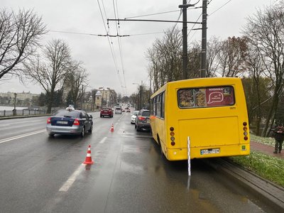 У Тернополі маршрутка в'їхала в електроопору У Тернополі маршрутка в'їхала в електроопору