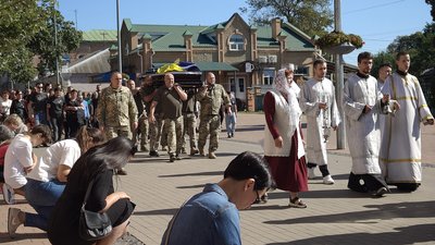 Захисників Андрія Чауса, Василя Медовника та Василя Дьолога поховали 21 вересня на Чернігівщині Захисників Андрія Чауса, Василя Медовника та Василя Дьолога поховали 21 вересня на Чернігівщині