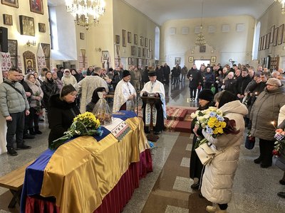У Полтаві попрощалися із воїном Володимиром Снітчуком У Полтаві попрощалися із воїном Володимиром Снітчуком