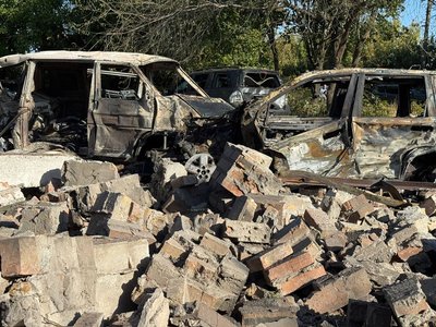 "Машини спалахнули. Диму повно було": очевидці про обстріл Запоріжжя "шахедами" 23 вересня "Машини спалахнули. Диму повно було": очевидці про обстріл Запоріжжя "шахедами" 23 вересня