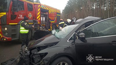 В Ніжинському районі на Чернігівщині внаслідок ДТП загинула пасажирка легковика В Ніжинському районі на Чернігівщині внаслідок ДТП загинула пасажирка легковика