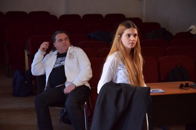 Проживаю, але не вмираю на сцені: інтерв’ю з Єлизаветою Цілик про виставу "Я бачу, вас цікавить пітьма", кіно та амбіції Проживаю, але не вмираю на сцені: інтерв’ю з Єлизаветою Цілик про виставу "Я бачу, вас цікавить пітьма", кіно та амбіції