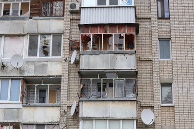 Пошкоджені вікна, стіни та стелі. Херсонці про наслідки обстрілів Центрального та Корабельного районів Пошкоджені вікна, стіни та стелі. Херсонці про наслідки обстрілів Центрального та Корабельного районів