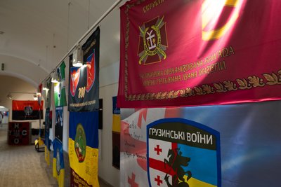 У Сумах відкрилась виставка "Народжені війною" У Сумах відкрилась виставка "Народжені війною"