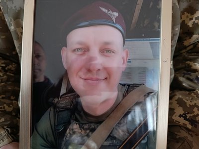 У Хмельницькому попрощались з воїнами Максимом Шпадирєвим та Олександром Коляденком