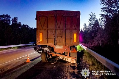 Поліція розслідує смертельну ДТП на Рівненщині за участі BMW і вантажівки Поліція розслідує смертельну ДТП на Рівненщині за участі BMW і вантажівки