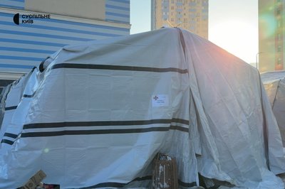 "У нас вдома 5 градусів тепла": кияни можуть зігрітися та поїсти у пунктах незламності "У нас вдома 5 градусів тепла": кияни можуть зігрітися та поїсти у пунктах незламності