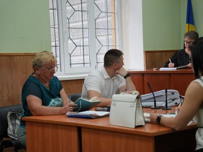 У Зарічному суді в Сумах слухають справу трьох чоловіків, обвинувачених у державній зраді