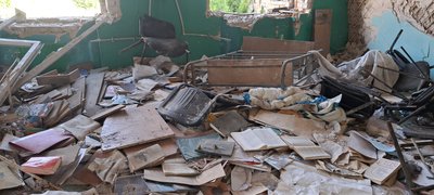 Прифронтове село евакуація люди життя руйнування окупація деокупація книгозбірня навчально-виховний комплекс Новоселівка Лиманська громада Донецька область 28 серпня 2024 року Прифронтове село евакуація люди життя руйнування окупація деокупація книгозбірня навчально-виховний комплекс Новоселівка Лиманська громада Донецька область 28 серпня 2024 року