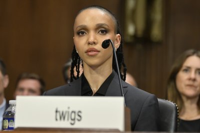 FKA Twigs розробила свій діпфейк для взаємодії з підписниками в соцмережах FKA Twigs розробила свій діпфейк для взаємодії з підписниками в соцмережах