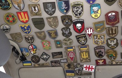"Для мене — це частинка бригади, де я був": волонтер із Черкас збирає шеврони з фронту "Для мене — це частинка бригади, де я був": волонтер із Черкас збирає шеврони з фронту