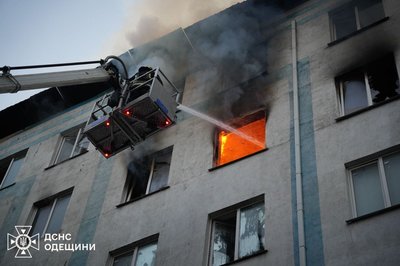 Зазнали руйнувань гуртожиток і радіоринок: наслідки нічної атаки БпЛА на Одесу й Одещину Зазнали руйнувань гуртожиток і радіоринок: наслідки нічної атаки БпЛА на Одесу й Одещину