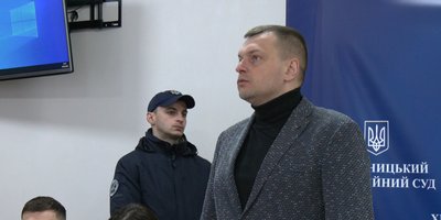 Суд у справі Олега Стадника, Пантеон Героїв у Тернополі, Хмельницький апеляційний суд, лютий 2025 Суд у справі Олега Стадника, Пантеон Героїв у Тернополі, Хмельницький апеляційний суд, лютий 2025
