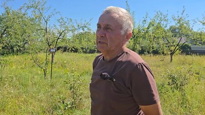 Лежать на дорогах, дахах, у мішках та у саду Довженка: як цьогоріч у Сосницькій громаді вродили яблука Лежать на дорогах, дахах, у мішках та у саду Довженка: як цьогоріч у Сосницькій громаді вродили яблука