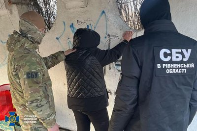Ще 60 діб під вартою: Рівненський міський суд продовжив арешт обвинуваченій у держзраді Наталії Криловій Ще 60 діб під вартою: Рівненський міський суд продовжив арешт обвинуваченій у держзраді Наталії Криловій