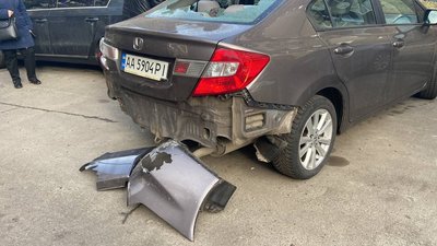 Столичні правоохоронці документують наслідки ранкового обстрілу армією РФ Столичні правоохоронці документують наслідки ранкового обстрілу армією РФ
