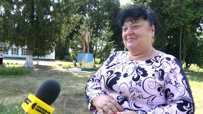 Шевченко замість Леніна: історія перетворення пам'ятника на Житомирщині Шевченко замість Леніна: історія перетворення пам'ятника на Житомирщині