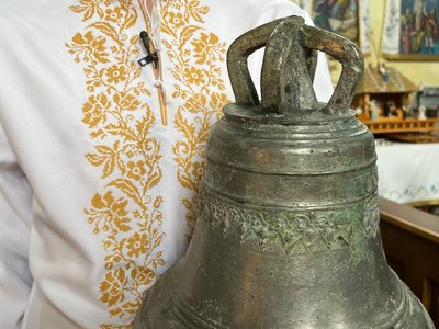 Церковний дзвін, двоє братів на городі знайшли дзвін Церковний дзвін, двоє братів на городі знайшли дзвін