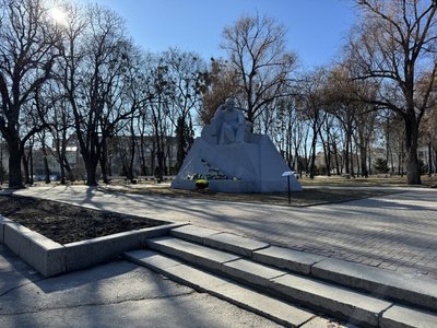 "Зробив у вигляді піраміди": пам’ятнику Шевченка у Полтаві 100 років "Зробив у вигляді піраміди": пам’ятнику Шевченка у Полтаві 100 років