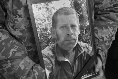 У Луцьку попрощалися з військовими Вадимом Басарабом та Сергієм Вікторським У Луцьку попрощалися з військовими Вадимом Басарабом та Сергієм Вікторським