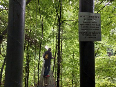 Підвісний міст до будинку, червень 2024