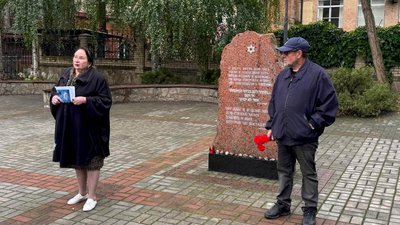 84 роковини Бабиного Яру: у Кропивницькому вшанували памʼять загиблих під час розстрілів євреїв 84 роковини Бабиного Яру: у Кропивницькому вшанували памʼять загиблих під час розстрілів євреїв