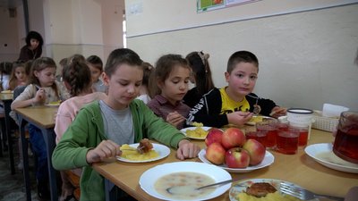 Понад 6 тисяч школярів у Мукачівській громаді харчуються безкоштовно Понад 6 тисяч школярів у Мукачівській громаді харчуються безкоштовно