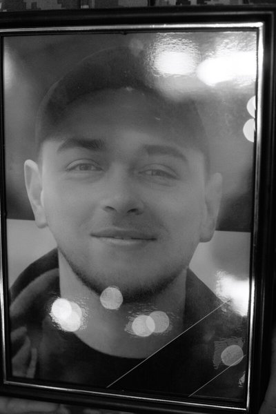 У Луцькій громаді провели в останню дорогу захисників Артема Одінцова та Олександра Бортніка У Луцькій громаді провели в останню дорогу захисників Артема Одінцова та Олександра Бортніка