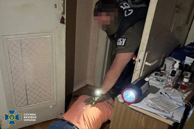 Очолив при окупантах «юнацьку бібліотеку»: СБУ затримала жителя Херсона й оголосила йому про підозру Очолив при окупантах «юнацьку бібліотеку»: СБУ затримала жителя Херсона й оголосила йому про підозру