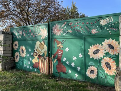Херсонщина, художниця, Наталія Щеглова, малюнки на воротах, козаки, соняхи Херсонщина, художниця, Наталія Щеглова, малюнки на воротах, козаки, соняхи