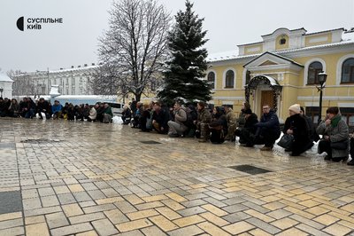 "Честь — це про нього": у Києві попрощалися із загиблим на війні Володимиром Кучеренком "Честь — це про нього": у Києві попрощалися із загиблим на війні Володимиром Кучеренком