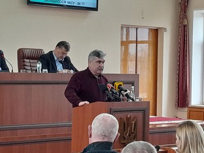 У Житомирі на сесії розірвали контракт із генеральним директором Житомирської обласної лікарні Богданом Леськівим У Житомирі на сесії розірвали контракт із генеральним директором Житомирської обласної лікарні Богданом Леськівим