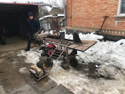Зробив сам: за день житель Бердичівської громади сконструював генератор, за тиждень – пересувний дровокол Зробив сам: за день житель Бердичівської громади сконструював генератор, за тиждень – пересувний дровокол