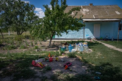 "Мамо, коли ми поїдемо додому?". Історія родини переселенців з окупованого лівобережжя Херсонщини "Мамо, коли ми поїдемо додому?". Історія родини переселенців з окупованого лівобережжя Херсонщини