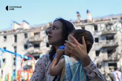 "Життя починаємо з нуля": що відомо про наслідки атаки РФ у Дарницькому районі столиці