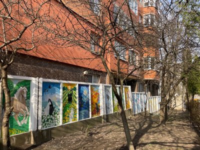 розмальований паркан, Надія Забіяка розмальований паркан, Надія Забіяка