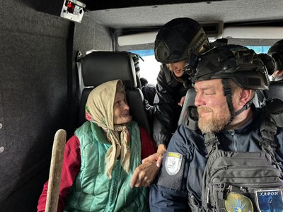 Одна на все село: як умовили виїхати останню мешканку прифронтової Вакалівщини Одна на все село: як умовили виїхати останню мешканку прифронтової Вакалівщини