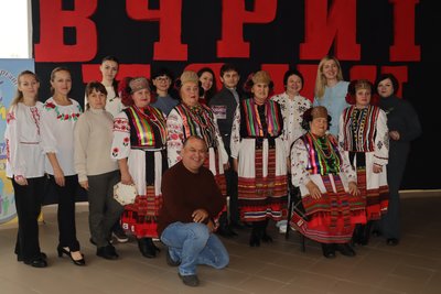 “Це допомагає нам жити”. В Охтирці співав пісень колектив з Тарасівки “Вечорниці” “Це допомагає нам жити”. В Охтирці співав пісень колектив з Тарасівки “Вечорниці”